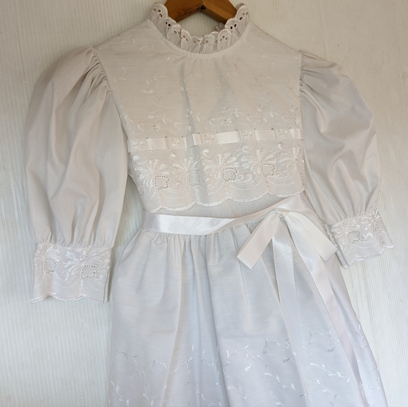 VINTAGE Madonna girls white eyelet lace trimmed embroidered white ruffle dress - Picture 2 of 11